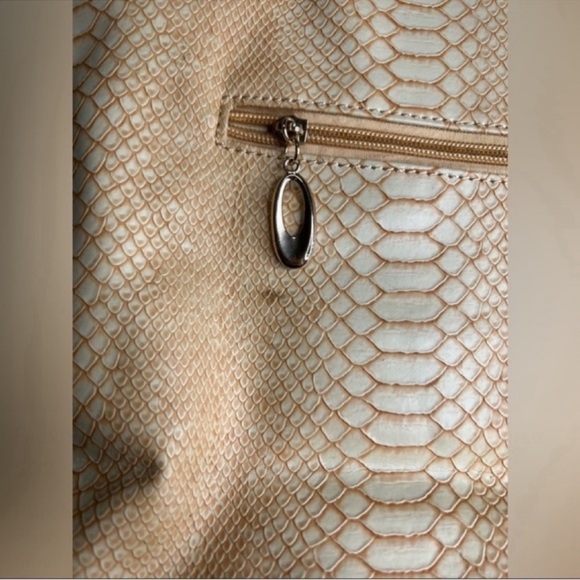 Faux Snakeskin Cheetah Print Weekender Bag / Purse - Picture 4 of 5